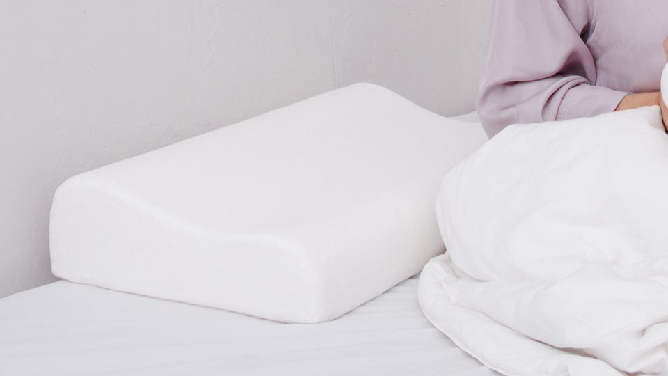 Cómo una almohada ergonómica mejora tu columna vertebral